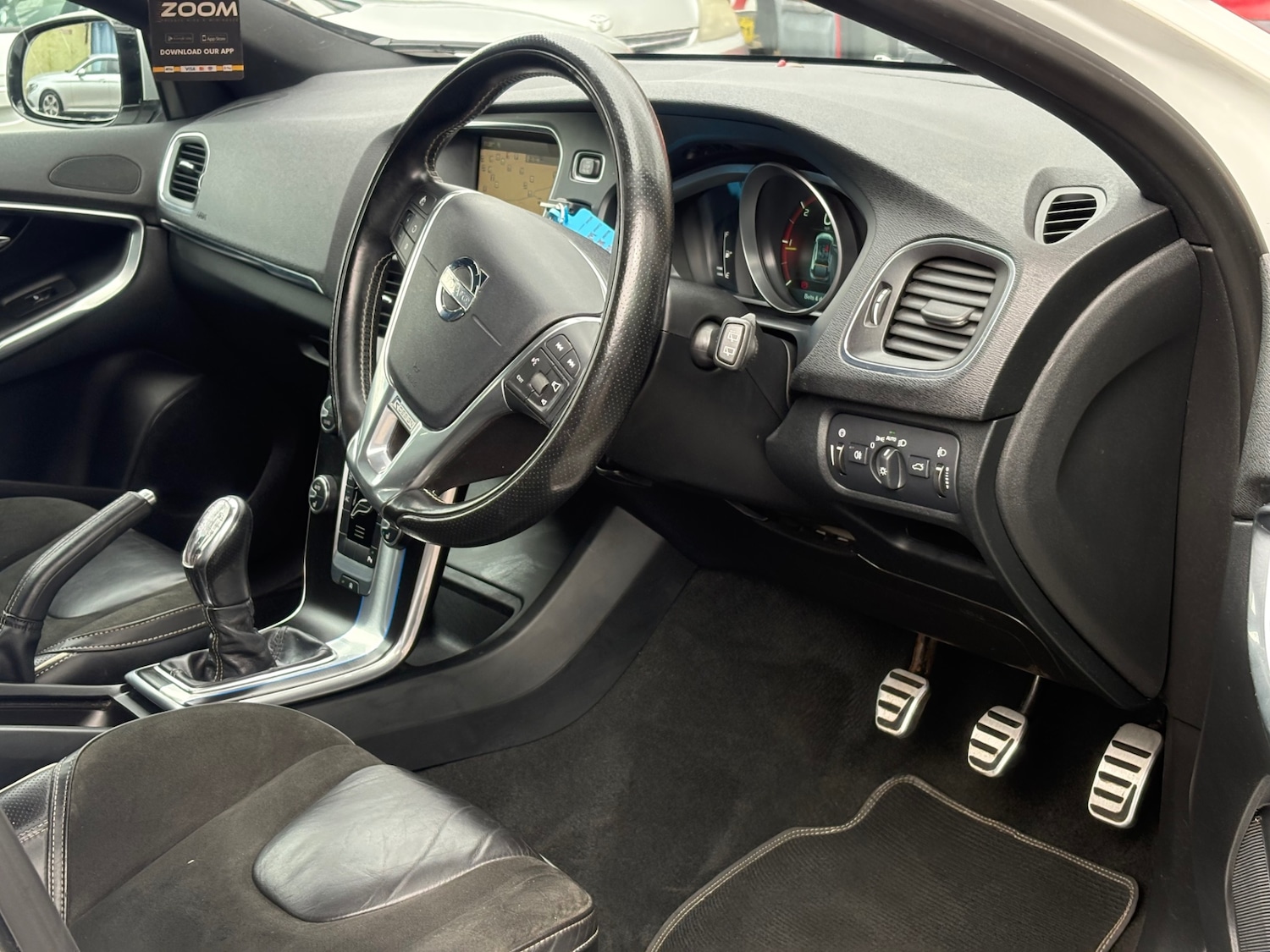 Used Volvo V40 2014 for sale - 78097596: Photo 9