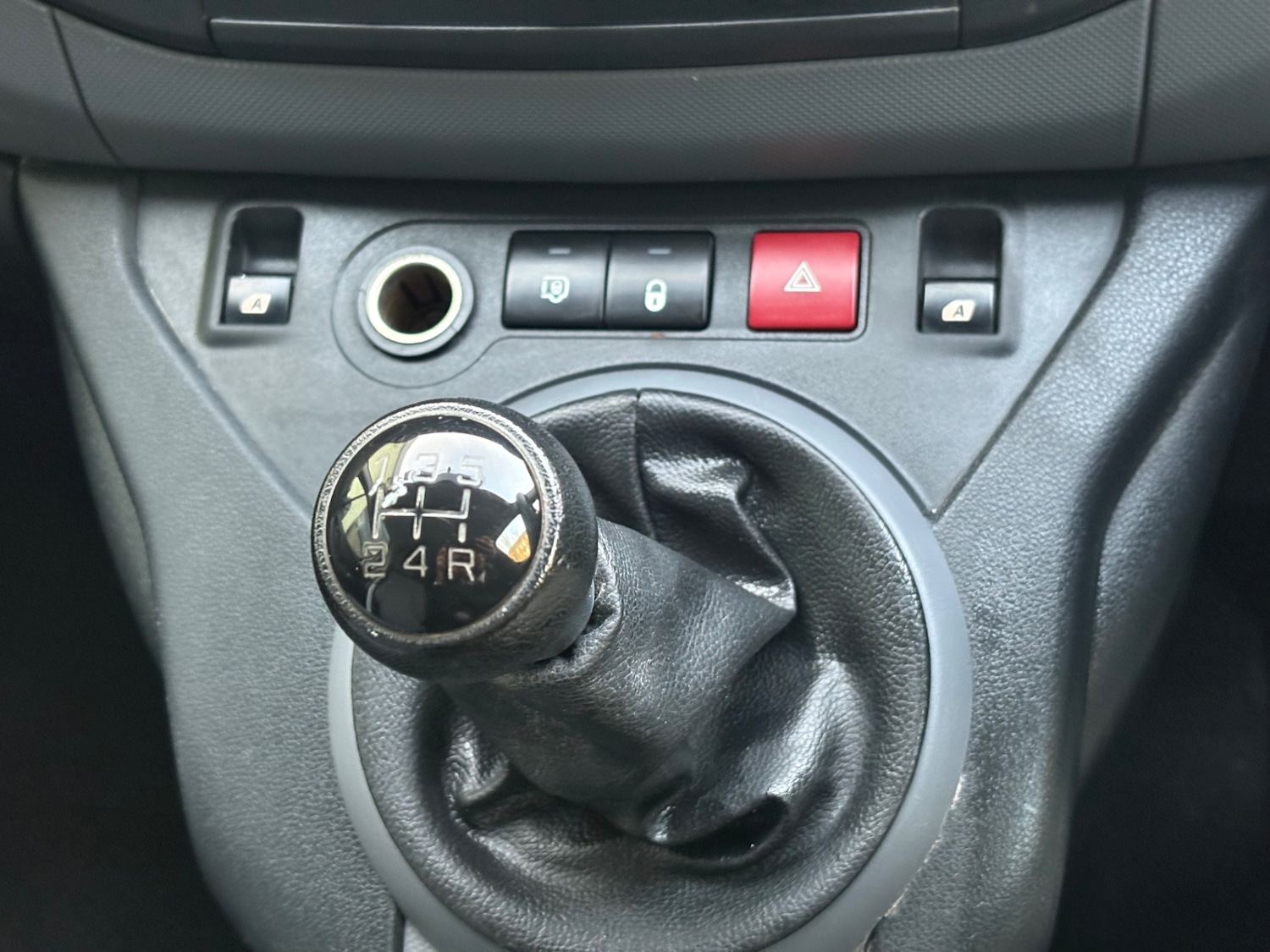 Used Peugeot Partner 2015 for sale - 77613615: Photo 9