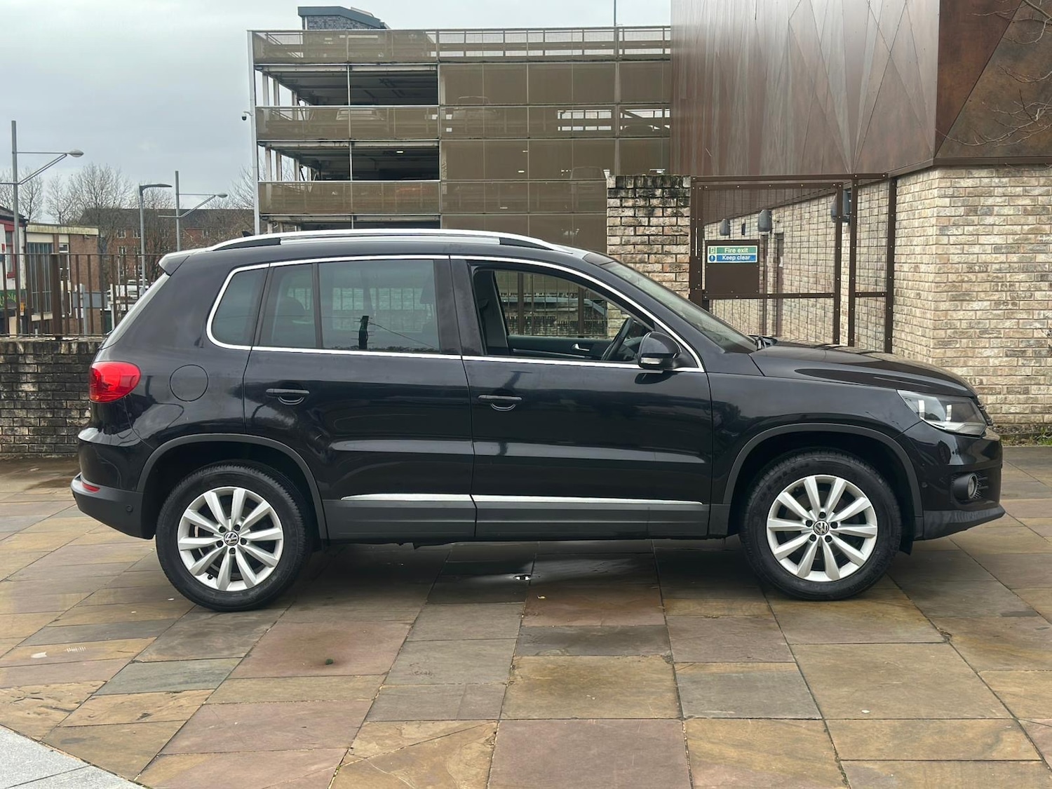 Used Volkswagen Tiguan 2015 for sale - 76589737: Photo 2
