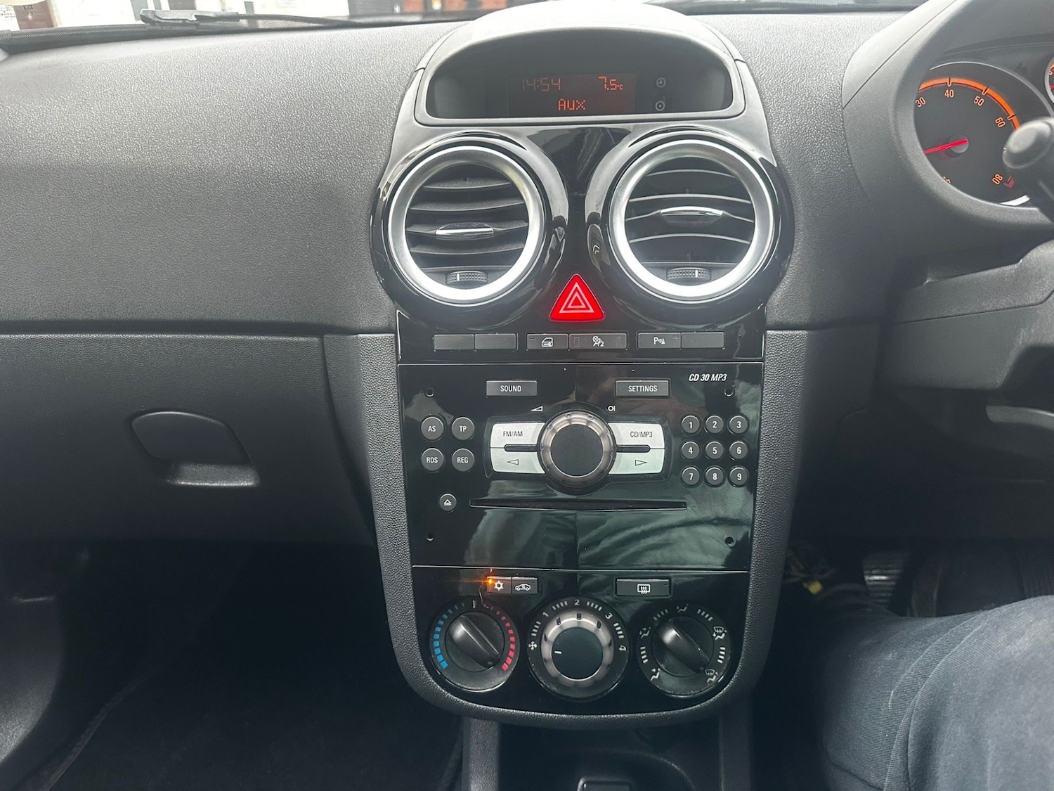 Used Vauxhall Corsa 2011 for sale - 77214736: Photo 12