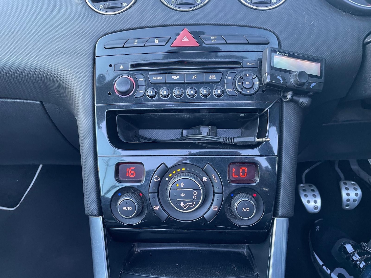 Used Peugeot 308 2011 for sale - 77249057: Photo 11