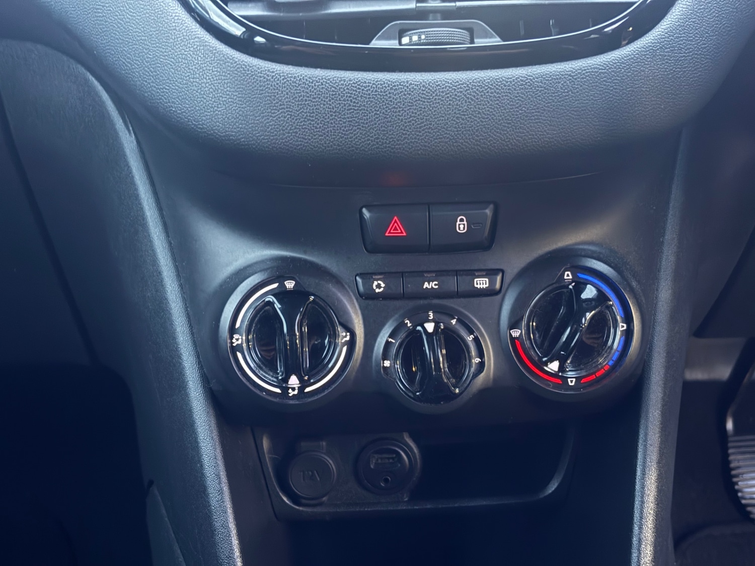 Used Peugeot 208 2014 for sale - 76750265: Photo 16