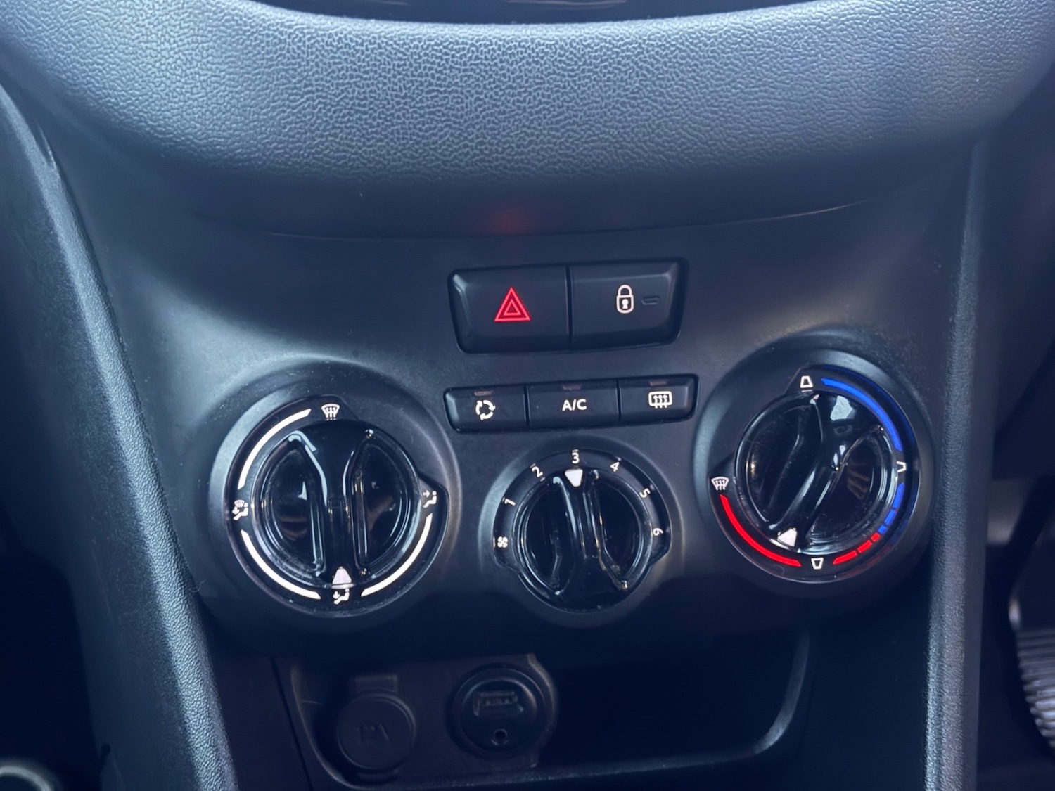 Used Peugeot 208 2014 for sale - 76750265: Photo 21