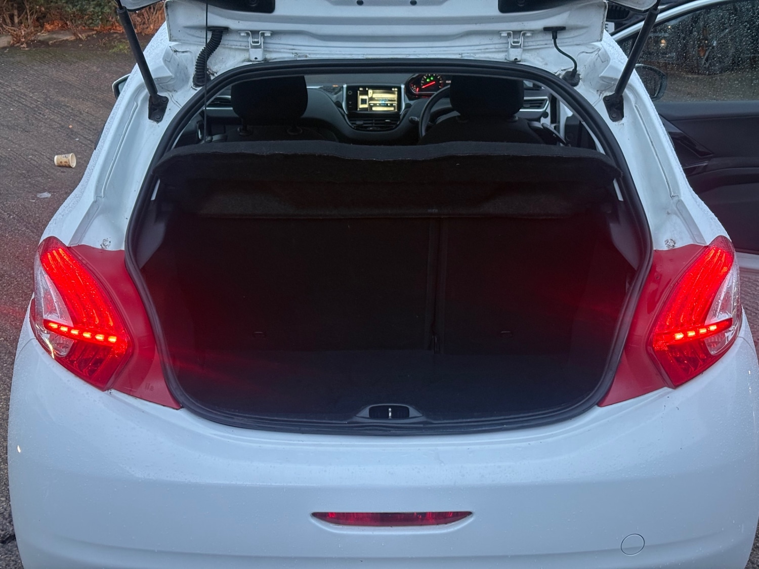 Used Peugeot 208 2014 for sale - 76750265: Photo 25