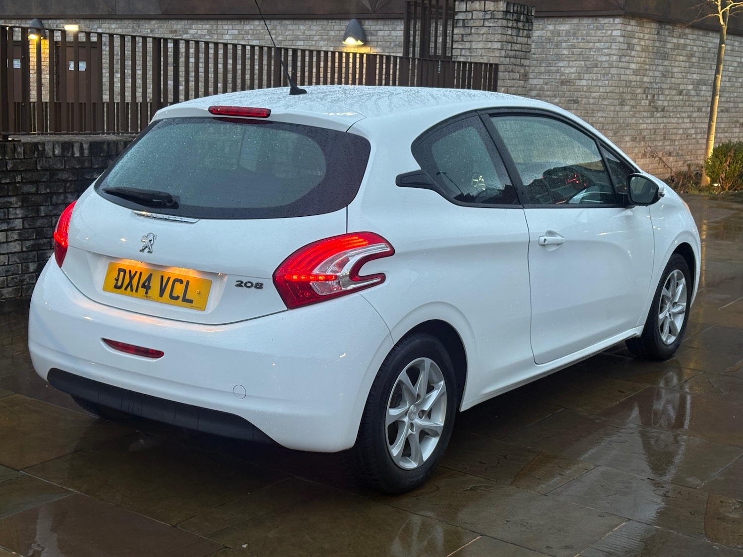 Used Peugeot 208 2014 for sale - 76750265: Photo 3