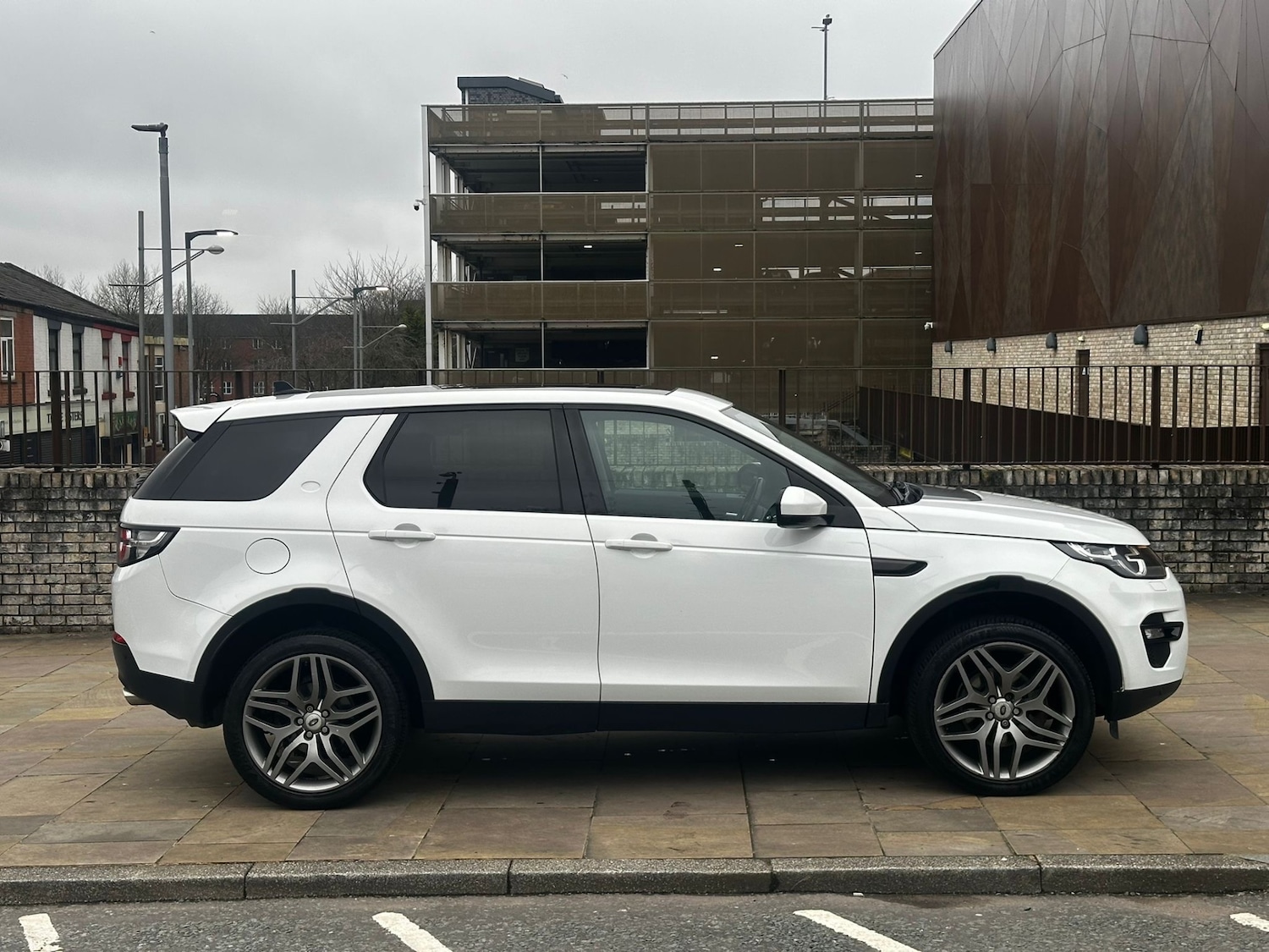 Used Land Rover Discovery Sport 2015 for sale - 77709163: Photo 3