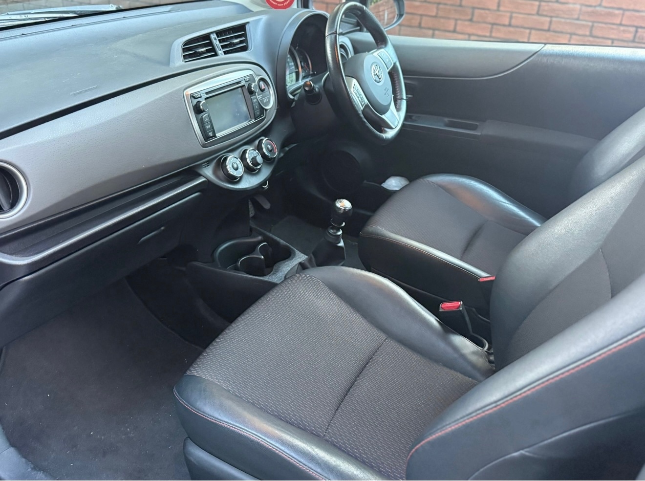 Used Toyota Yaris 2012 for sale - 76411472: Photo 2