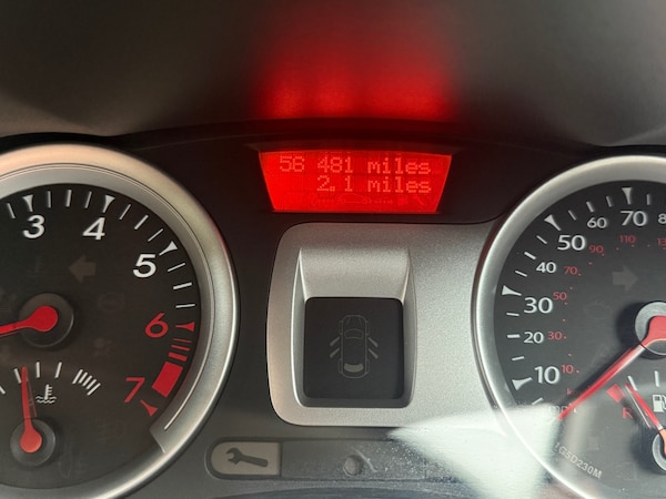 Used Renault Clio 2010 for sale - 76261815: Photo 10