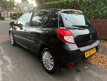 Used Renault Clio 2010 for sale - 76261815: Photo