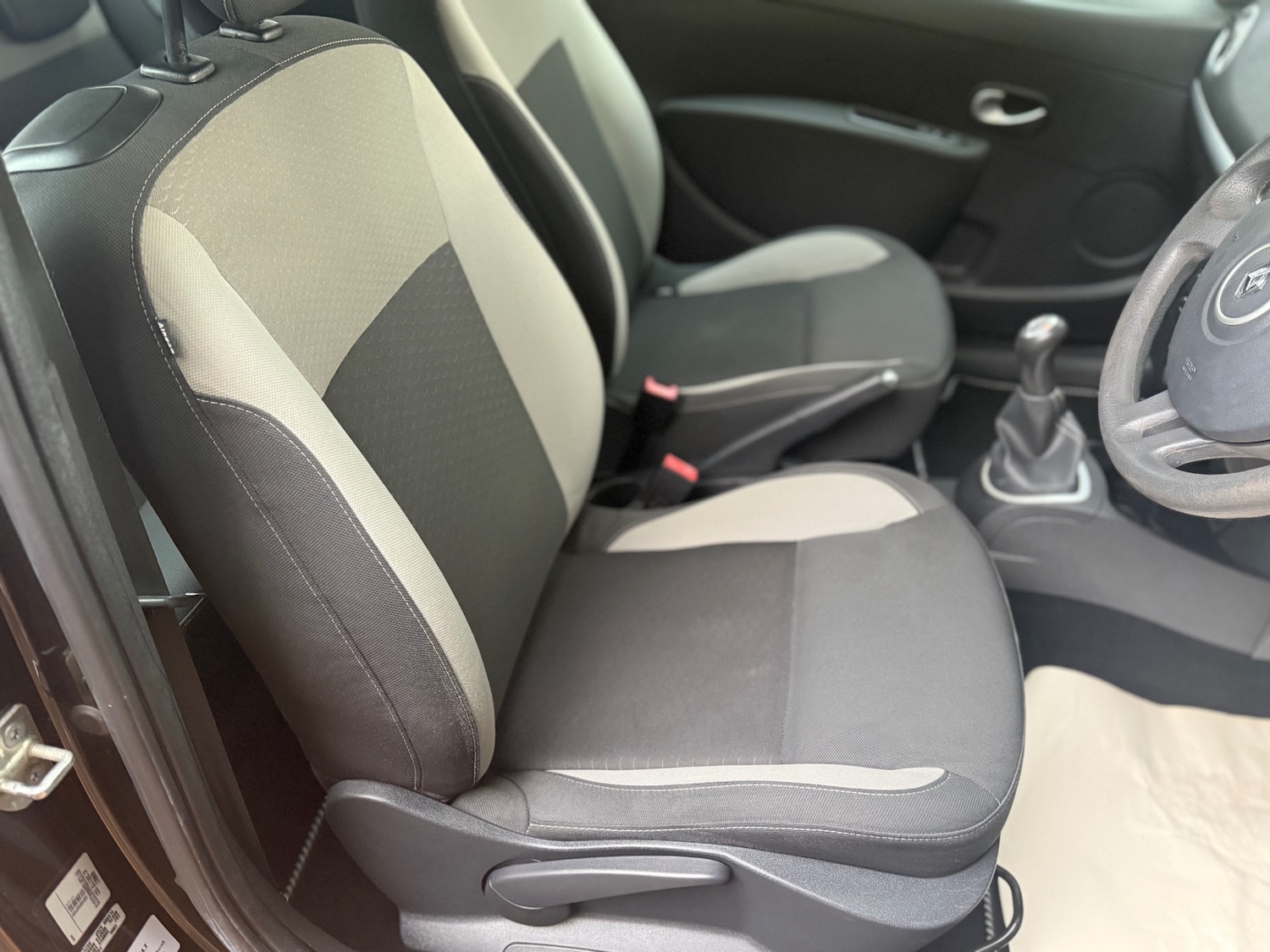 Used Renault Clio 2010 for sale - 76261815: Photo 7