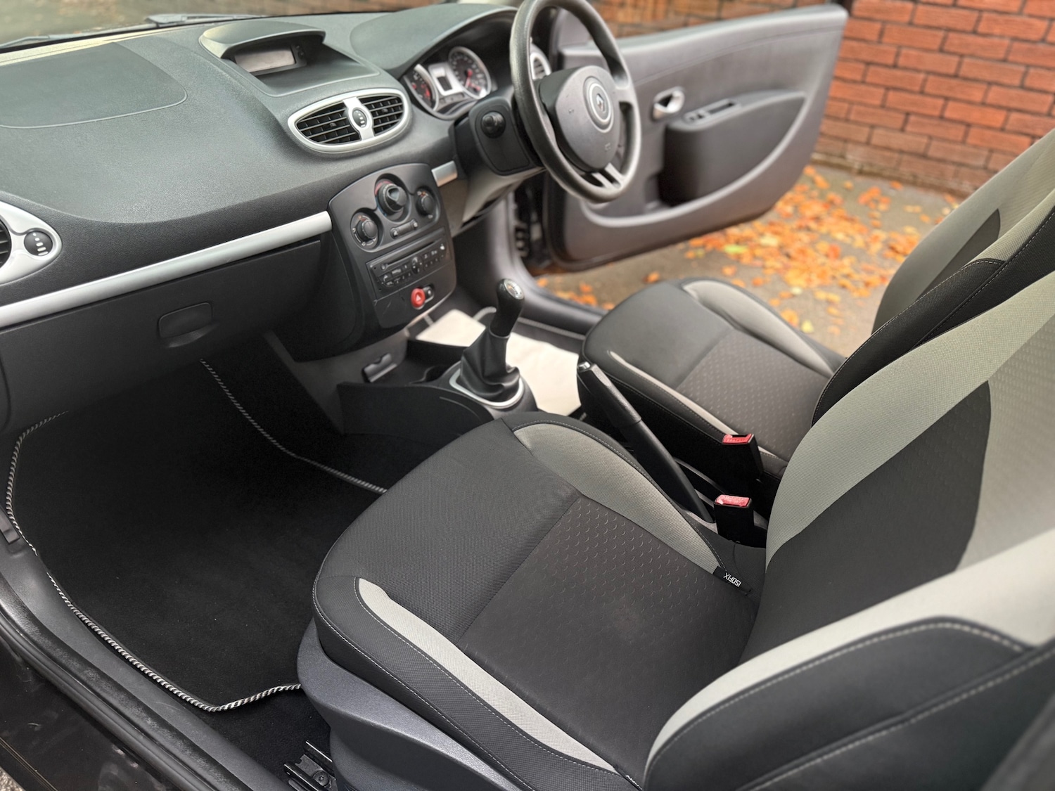 Used Renault Clio 2010 for sale - 76261815: Photo 8