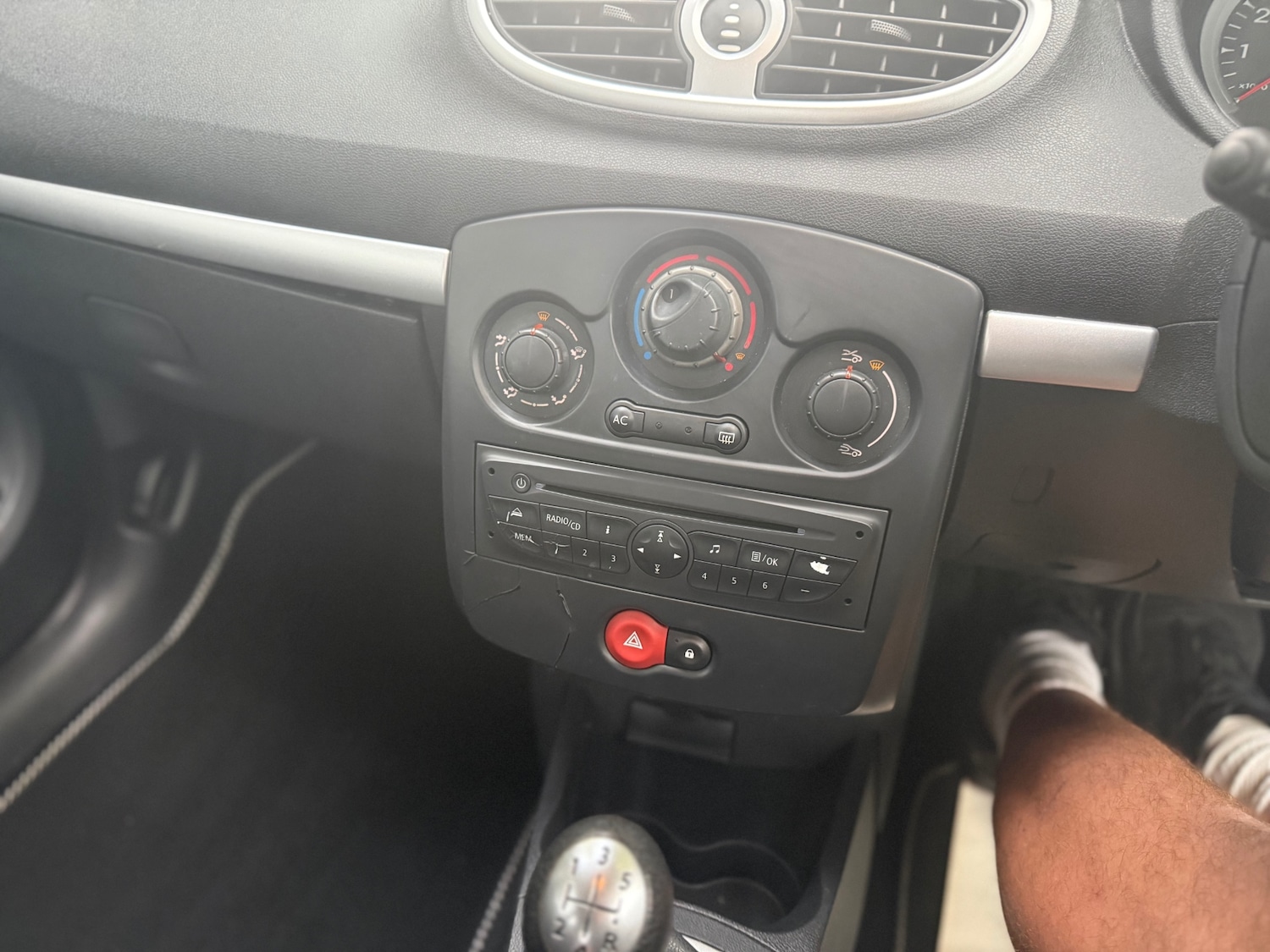 Used Renault Clio 2010 for sale - 76261815: Photo 9