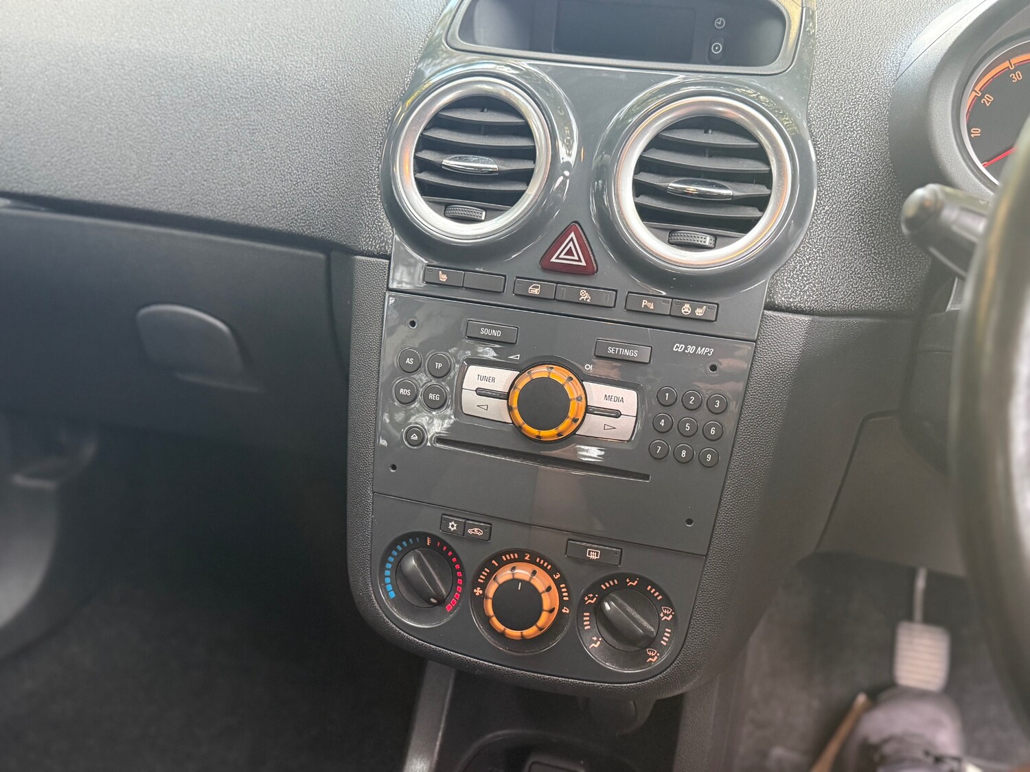 Used Vauxhall Corsa 2012 for sale - 76309617: Photo 10