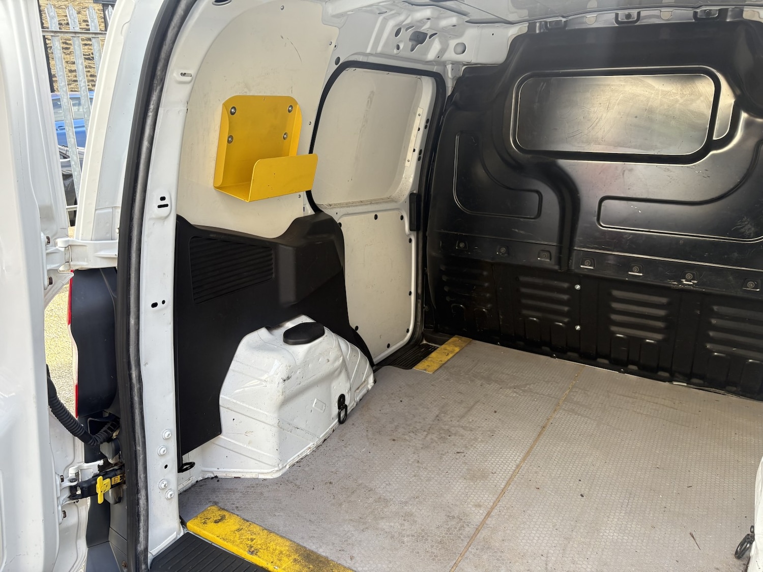 Used Ford Transit Courier 2018 for sale - 78131592: Photo 14