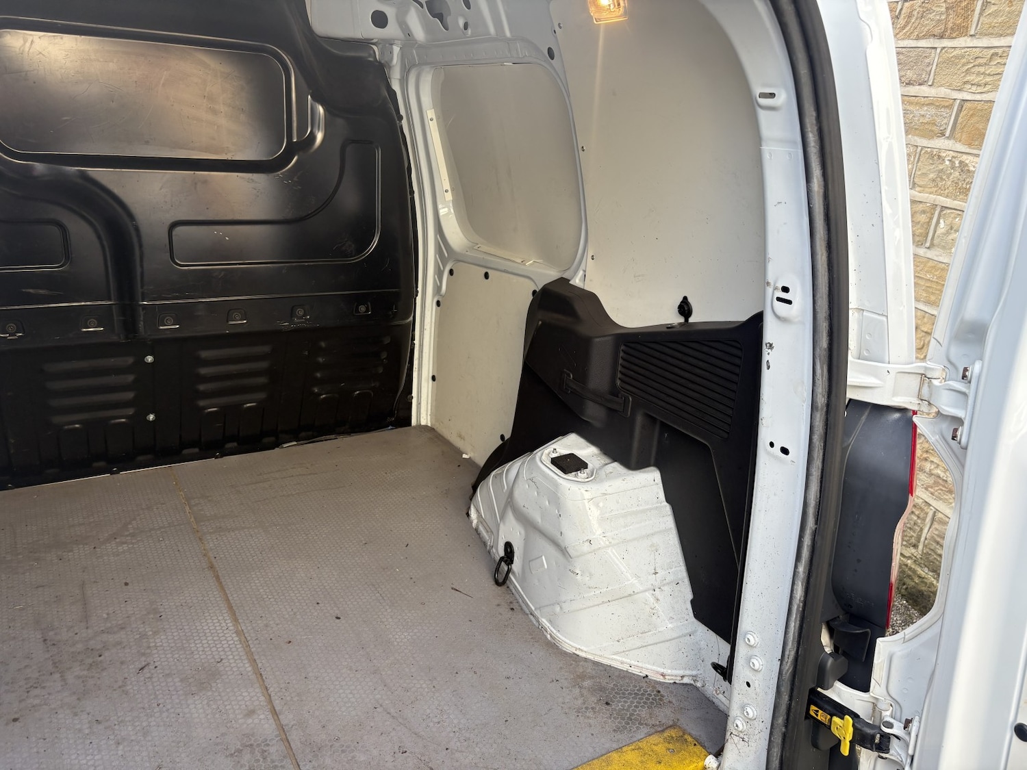 Used Ford Transit Courier 2018 for sale - 78131592: Photo 15