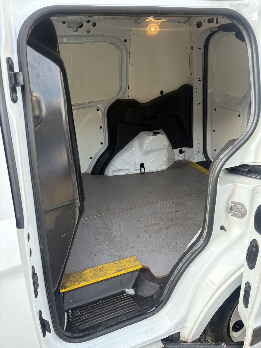 Used Ford Transit Courier 2018 for sale - 78131592: Photo 35