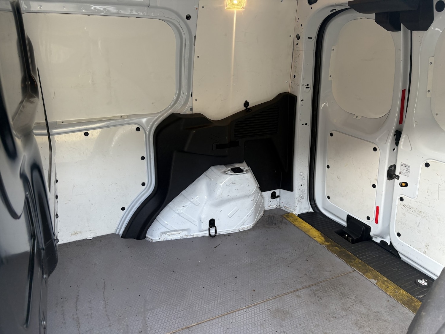 Used Ford Transit Courier 2018 for sale - 78131592: Photo 37