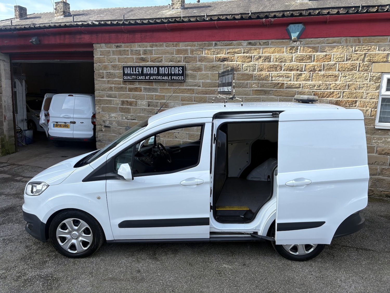 Used Ford Transit Courier 2018 for sale - 78131592: Photo 4