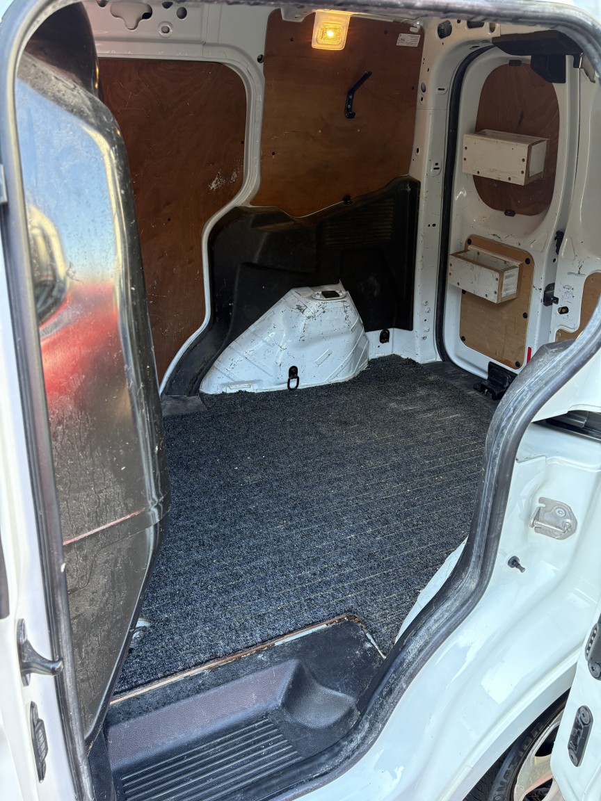 Used Ford Transit Courier 2017 for sale - 78131584: Photo 19