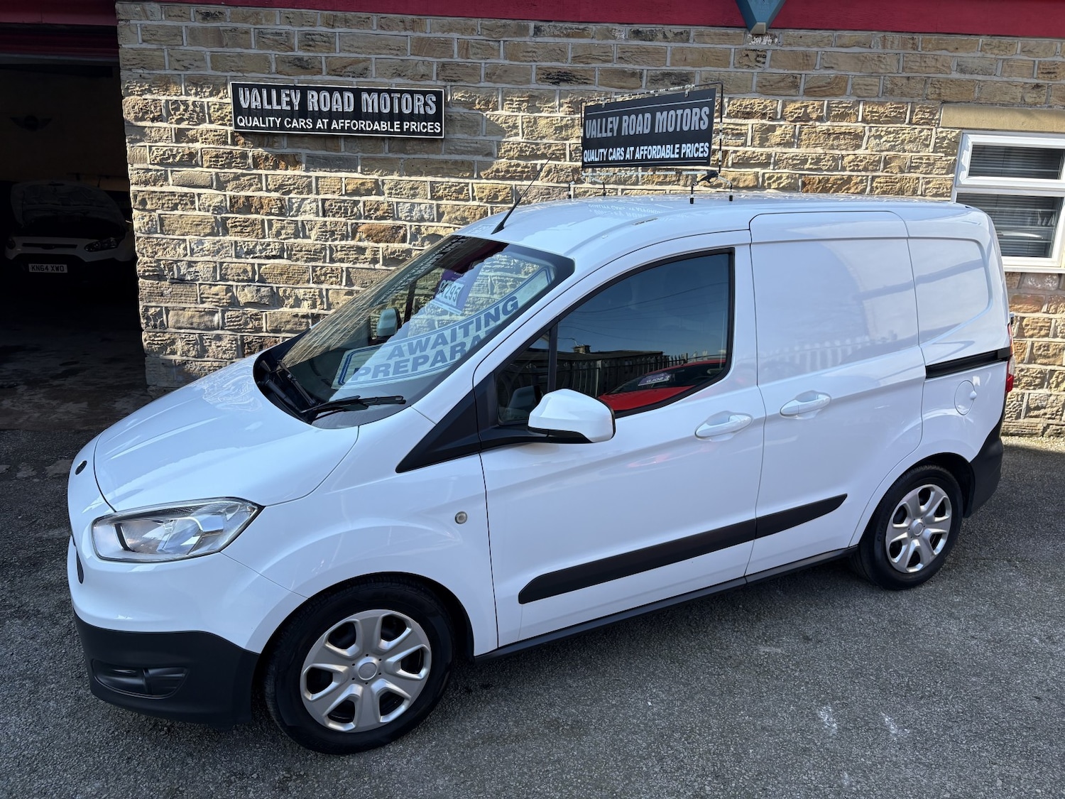 Used Ford Transit Courier 2017 for sale - 78131584: Photo 2