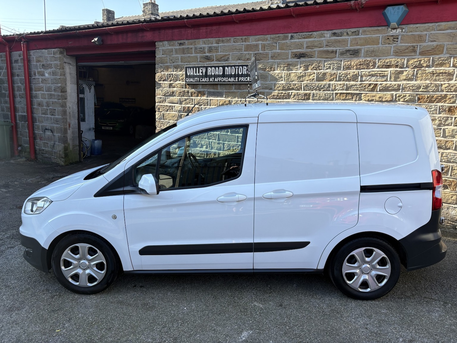 Used Ford Transit Courier 2017 for sale - 78131584: Photo 4