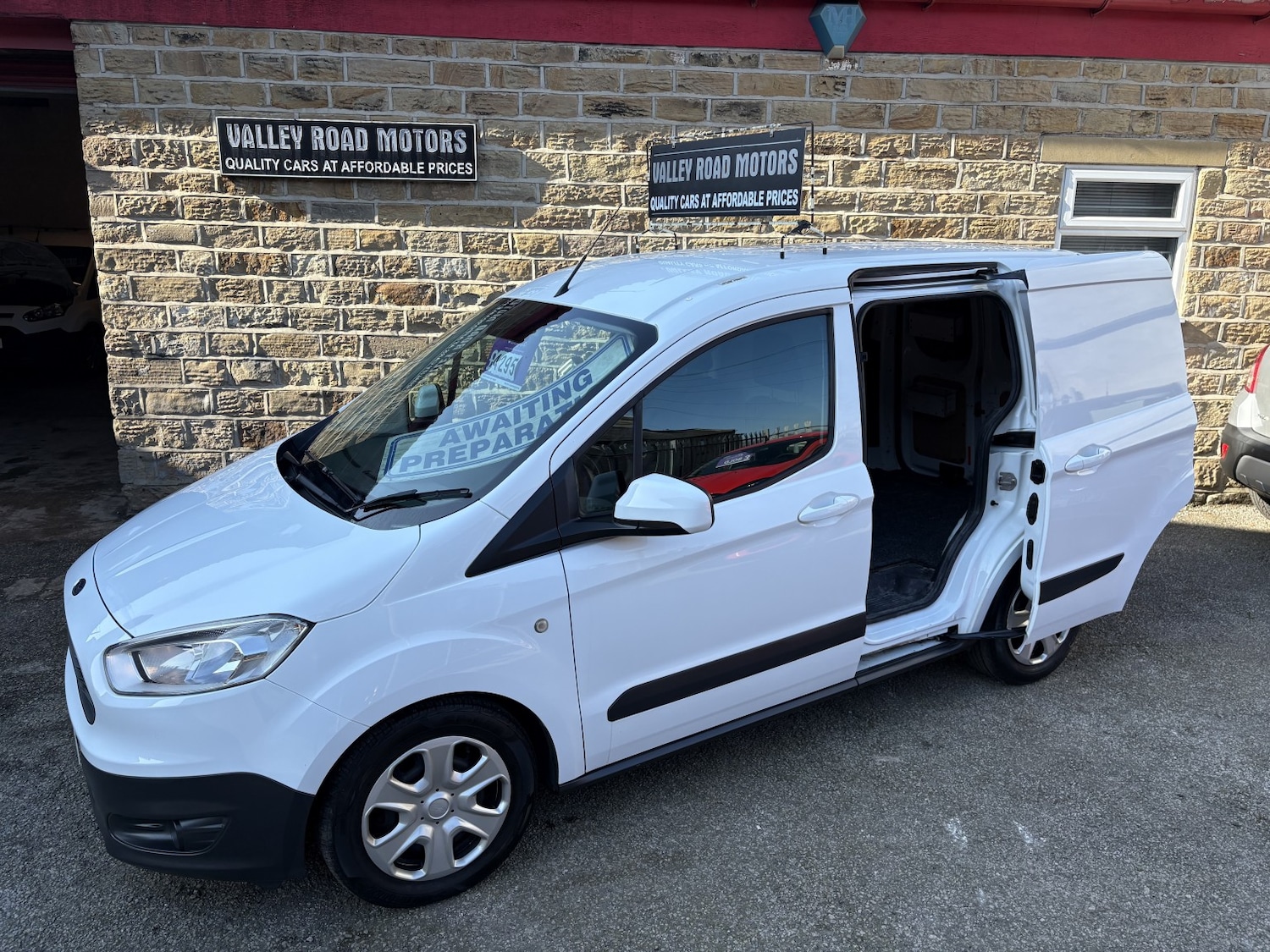 Used Ford Transit Courier 2017 for sale - 78131584: Photo 6