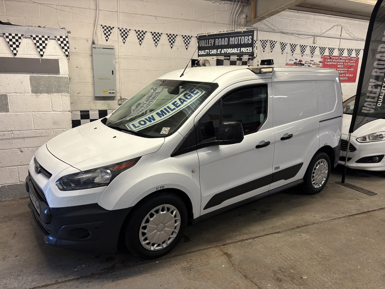 Used Ford Transit Connect 2017 for sale - 78131616: Photo 2