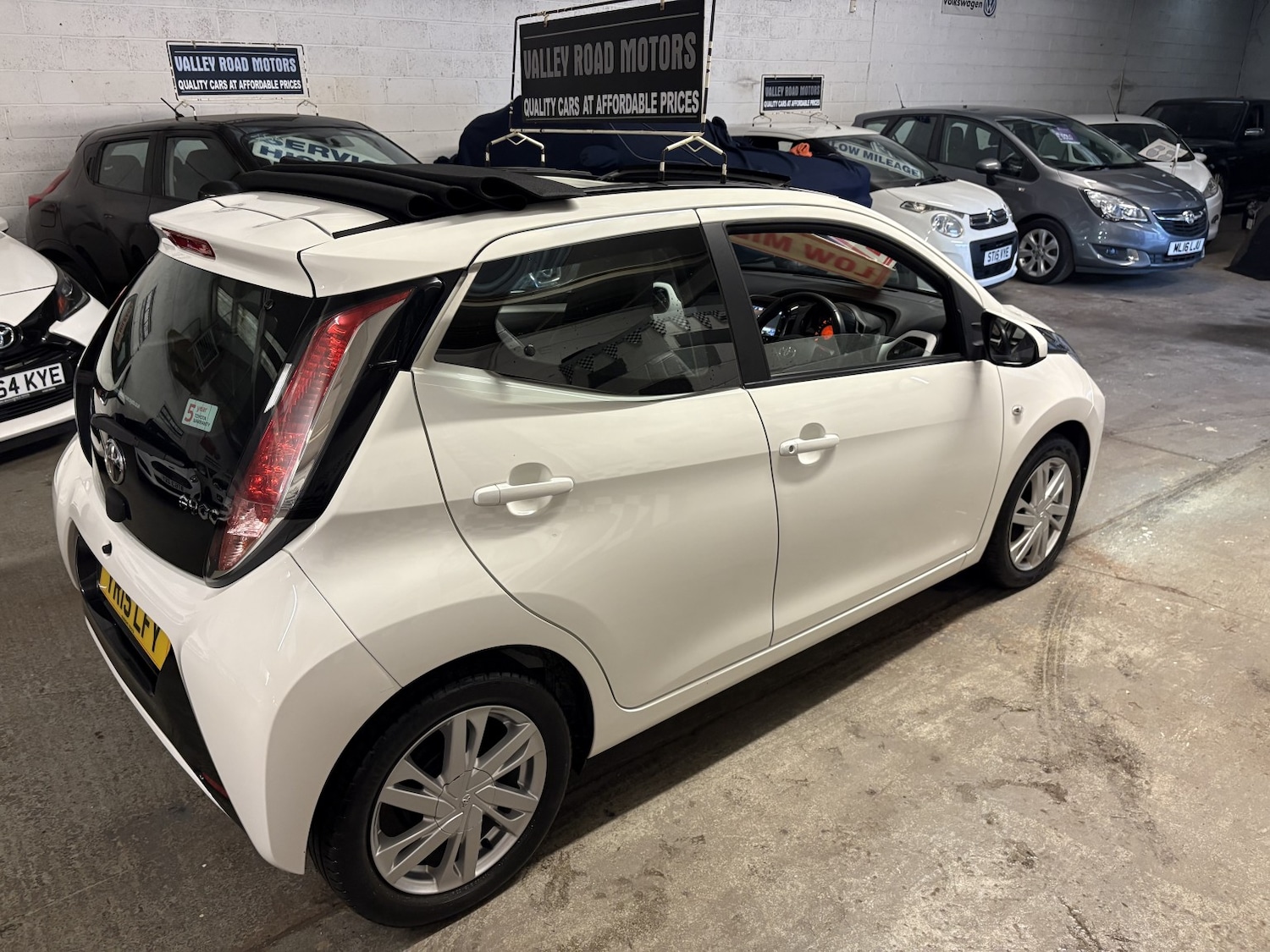 Used Toyota AYGO 2015 for sale - 76769620: Photo 11