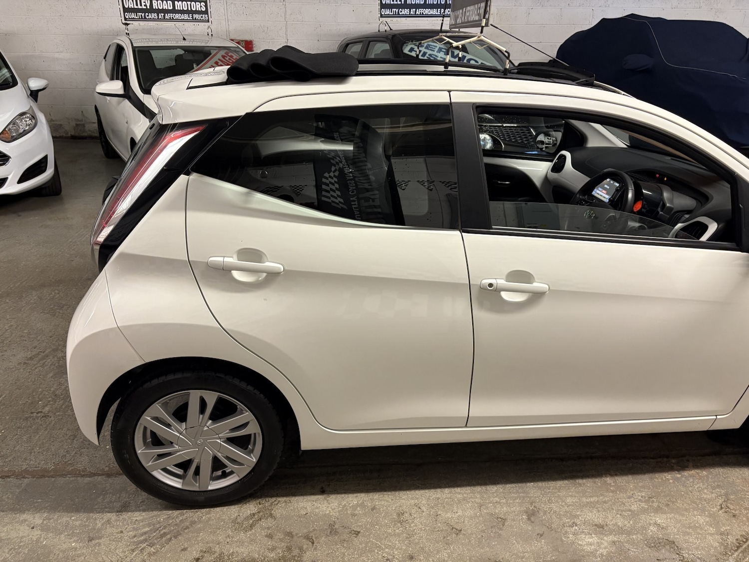 Used Toyota AYGO 2015 for sale - 76769620: Photo 15