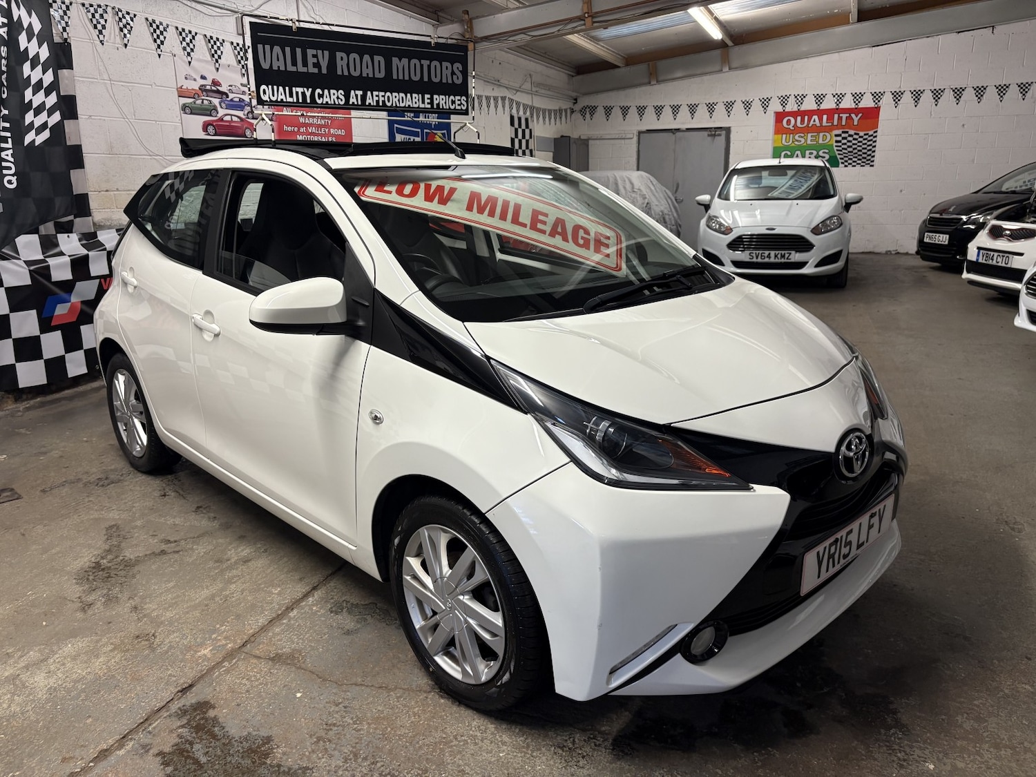 Used Toyota AYGO 2015 for sale - 76769620: Photo 2