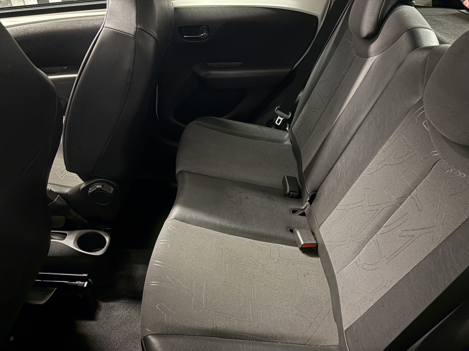 Used Toyota AYGO 2015 for sale - 76769620: Photo 21