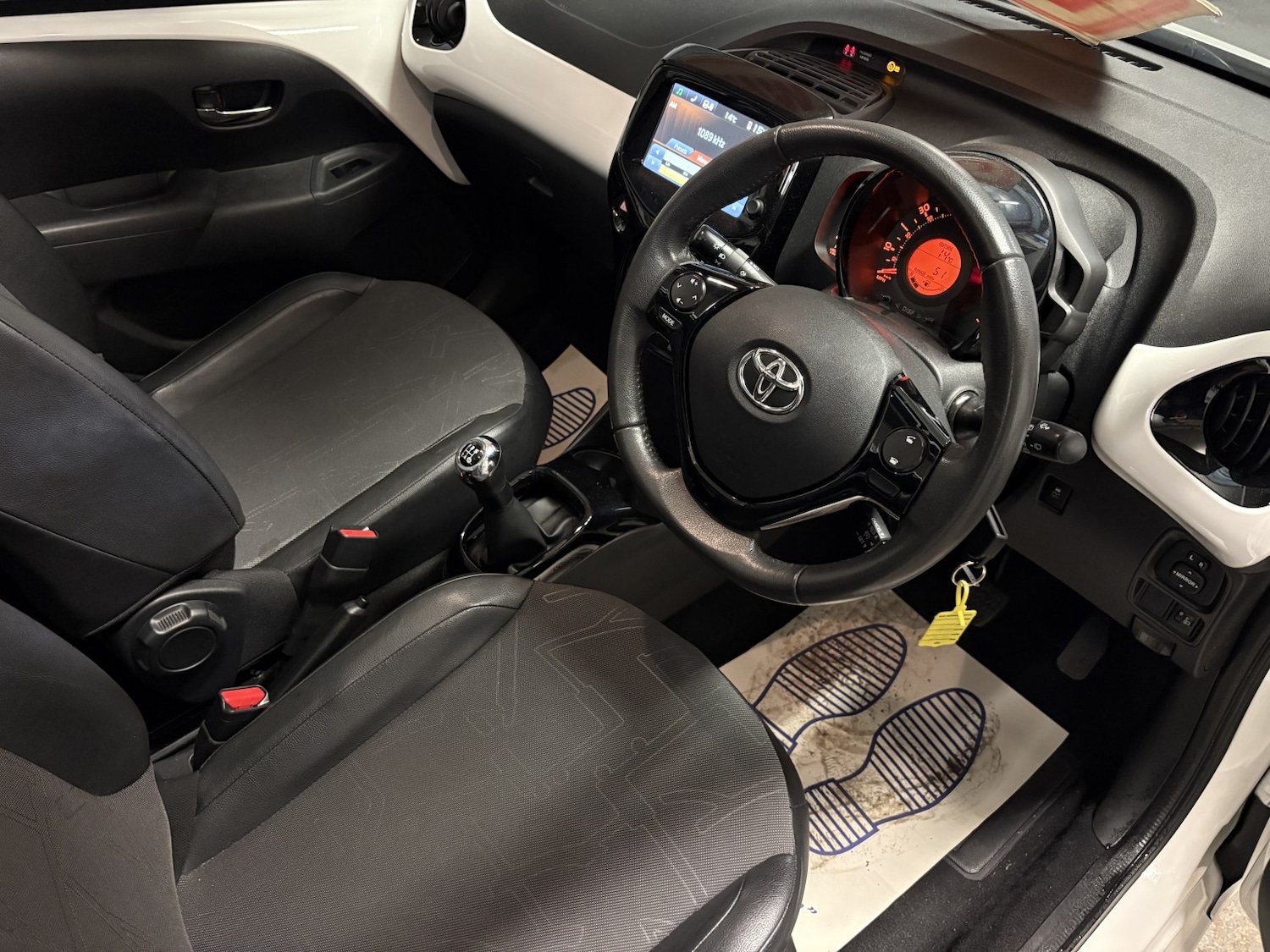 Used Toyota AYGO 2015 for sale - 76769620: Photo 23