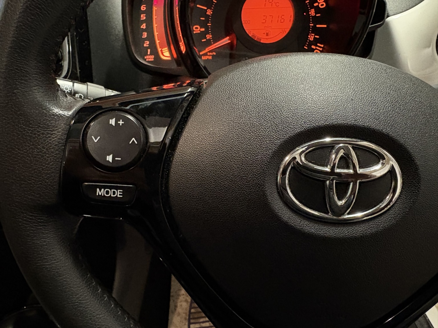 Used Toyota AYGO 2015 for sale - 76769620: Photo 27