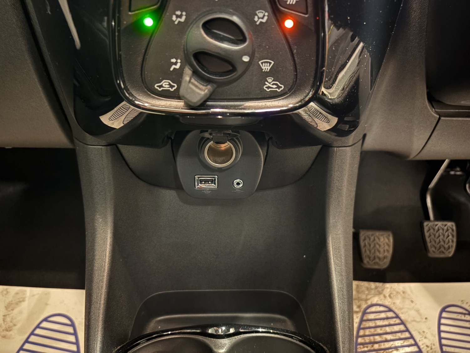 Used Toyota AYGO 2015 for sale - 76769620: Photo 30