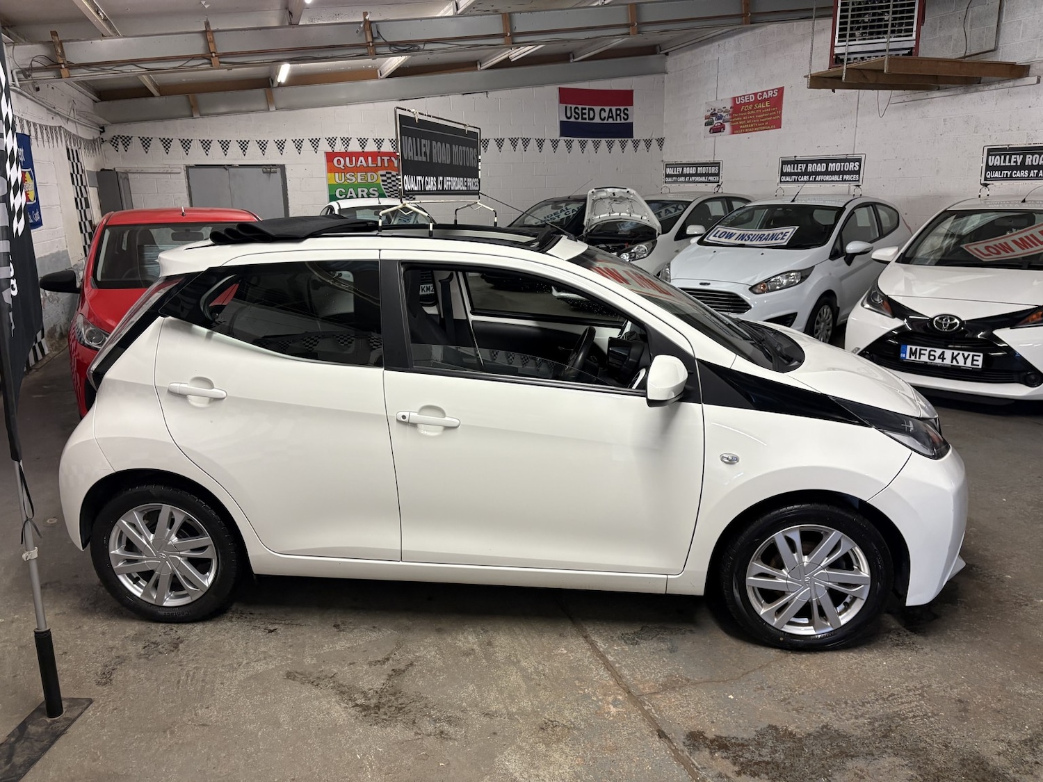 Used Toyota AYGO 2015 for sale - 76769620: Photo 4