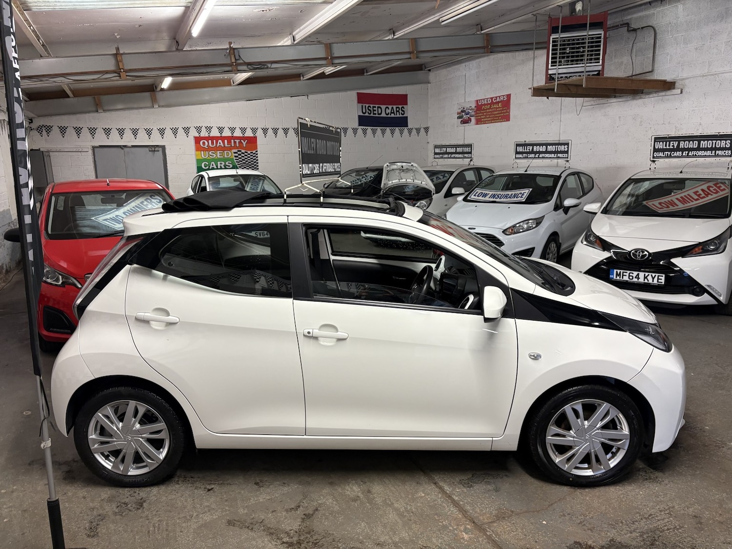 Used Toyota AYGO 2015 for sale - 76769620: Photo 5