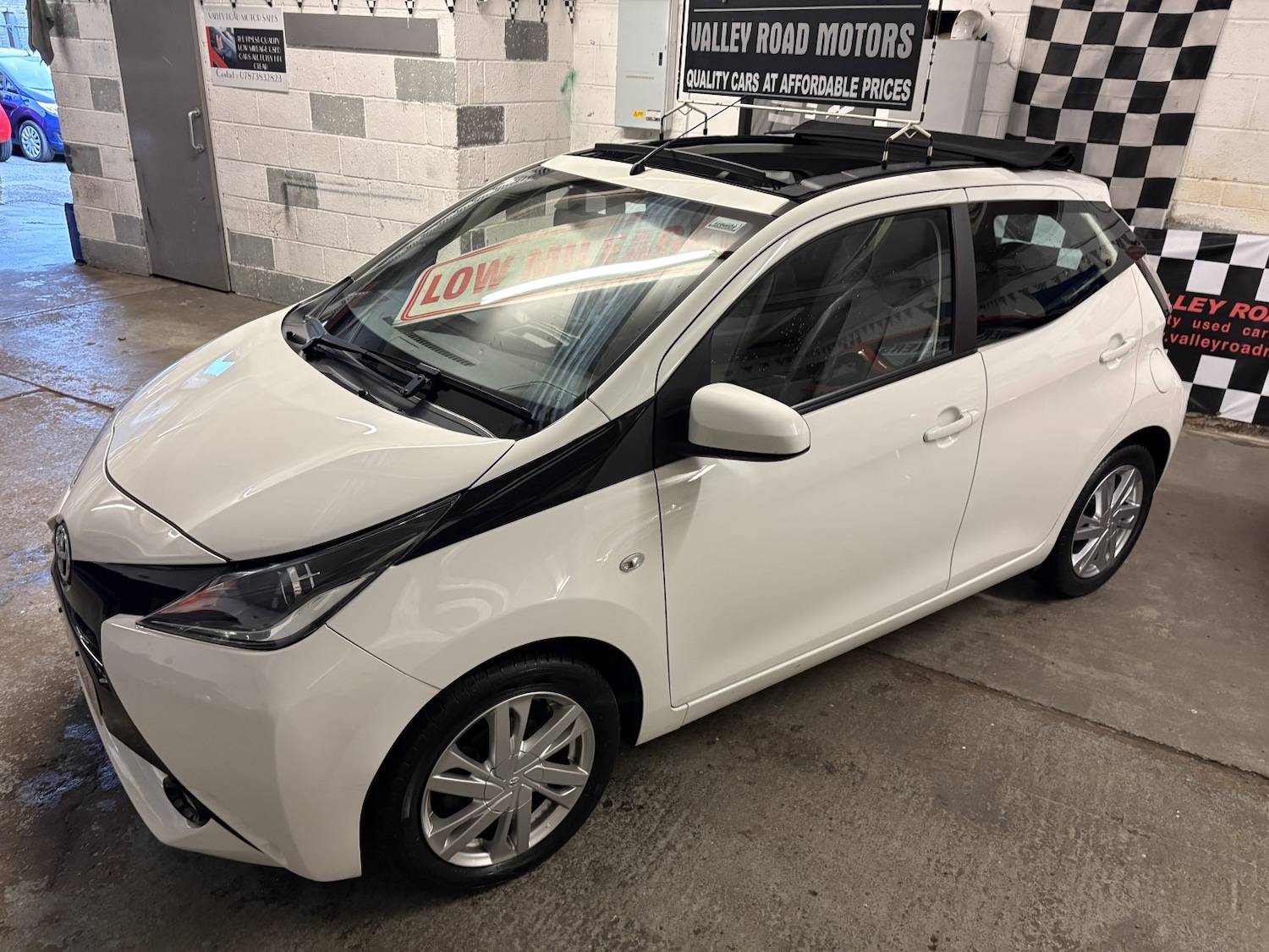 Used Toyota AYGO 2015 for sale - 76769620: Photo 6