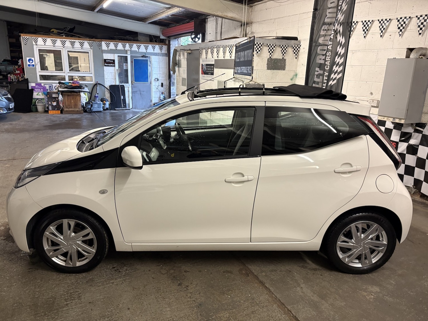 Used Toyota AYGO 2015 for sale - 76769620: Photo 9