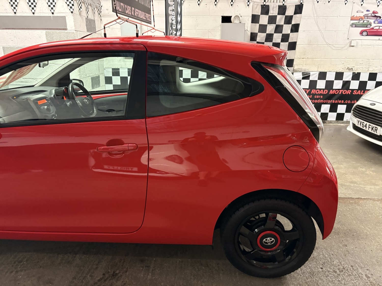 Used Toyota AYGO 2016 for sale - 76559943: Photo 14