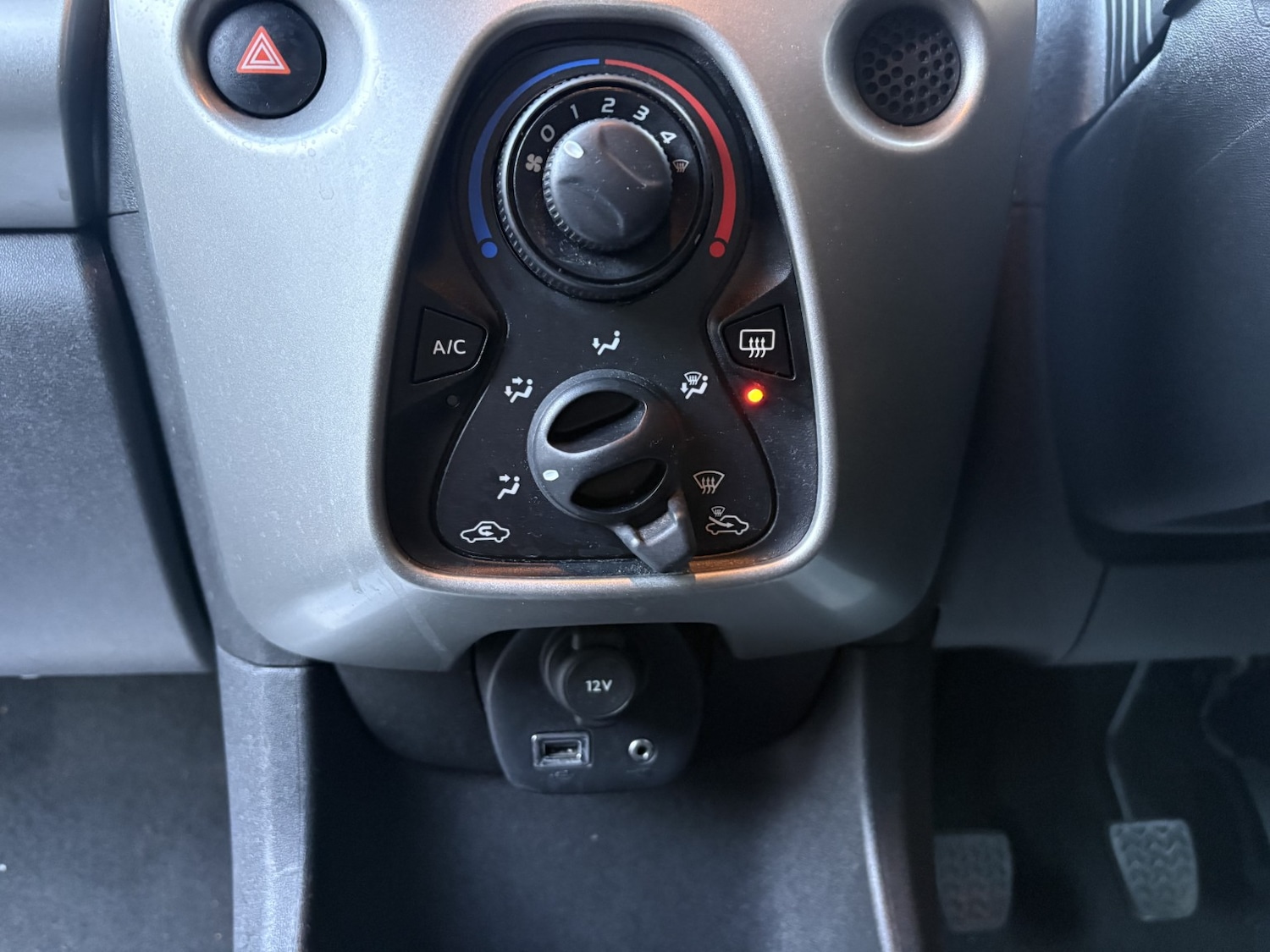 Used Peugeot 108 2015 for sale - 76918459: Photo 13