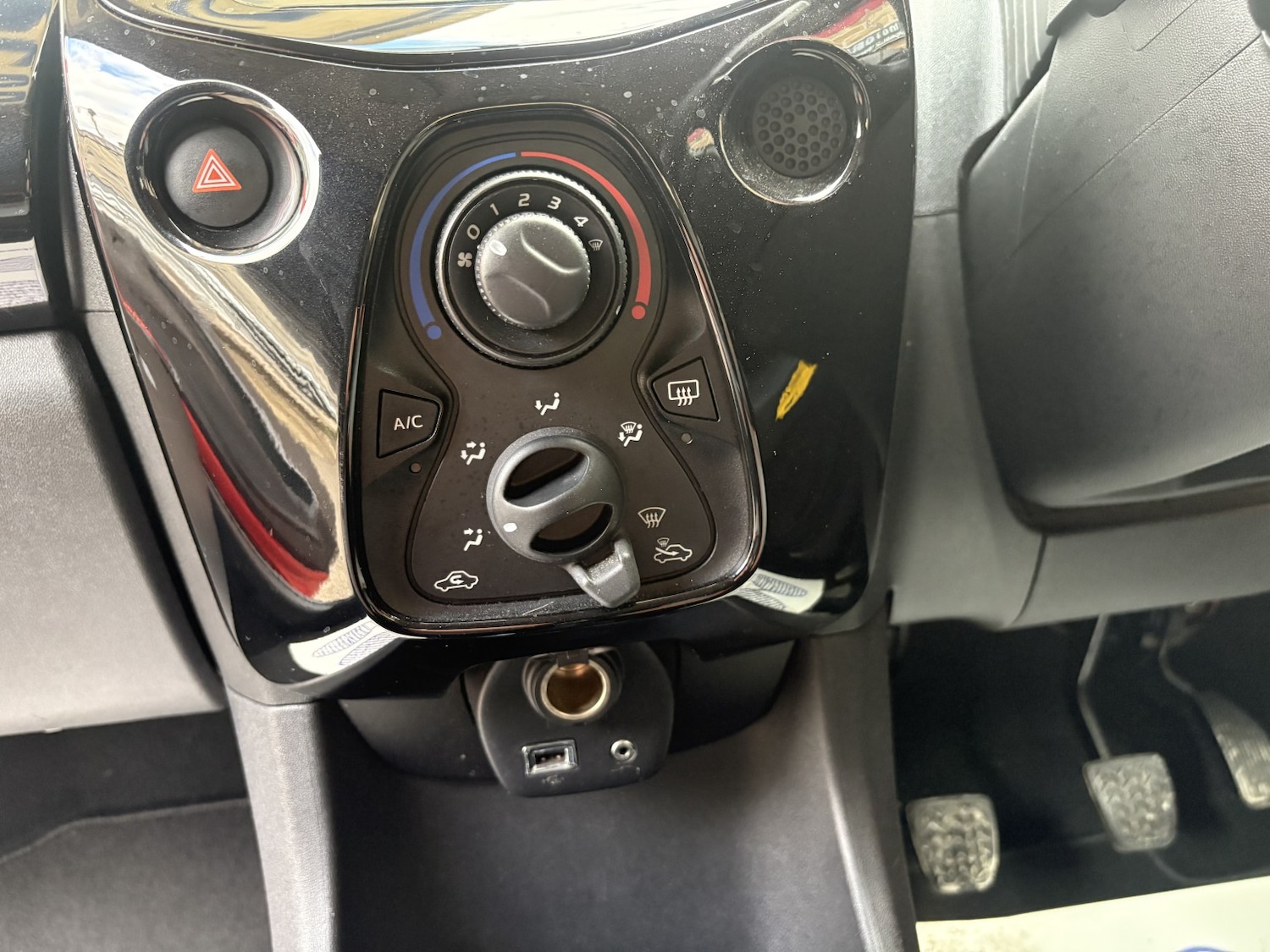 Used Toyota AYGO 2014 for sale - 76334775: Photo 19