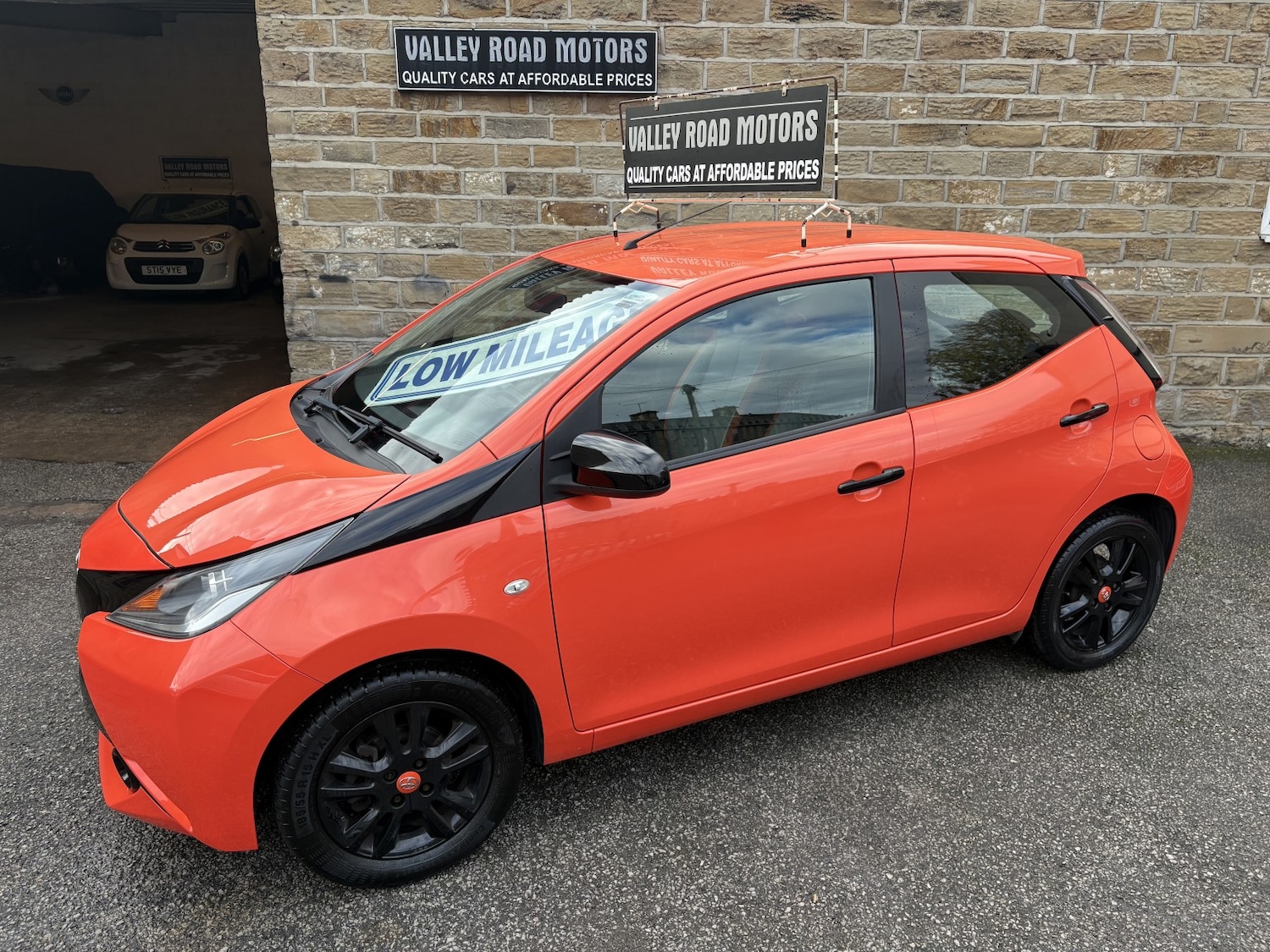 Used Toyota AYGO 2014 for sale - 76334775: Photo 2