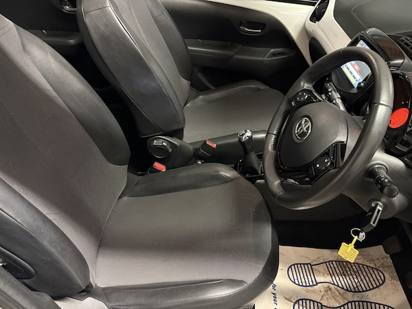 Used Toyota AYGO 2015 for sale - 76299099: Photo 24