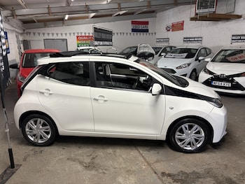 Used Toyota AYGO 2015 for sale - 76299099: Photo