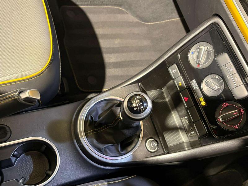 Used Volkswagen Beetle 2017 for sale - 77505661: Photo 24