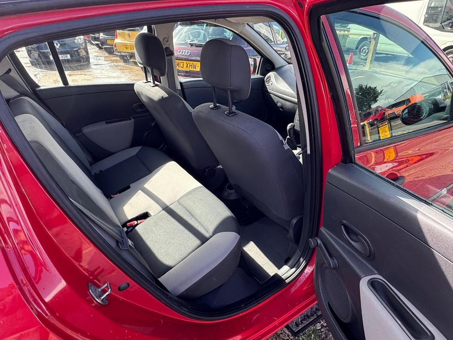 Used Renault Clio 2011 for sale - 76989093: Photo 11