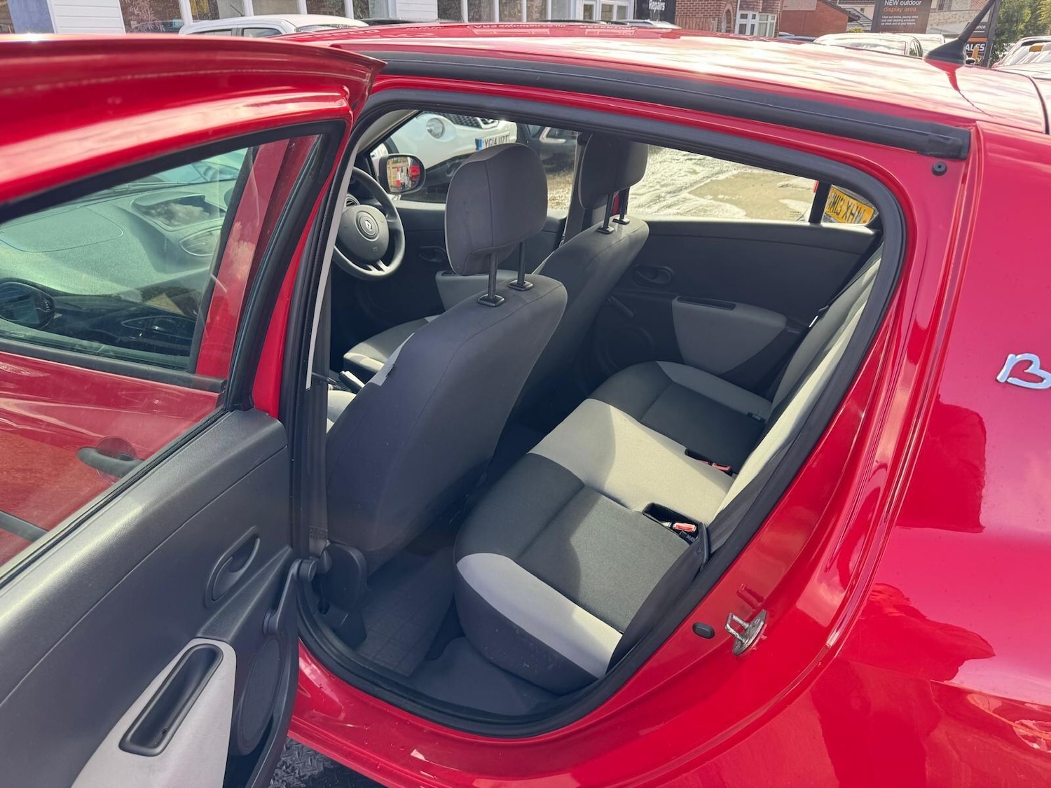 Used Renault Clio 2011 for sale - 76989093: Photo 12