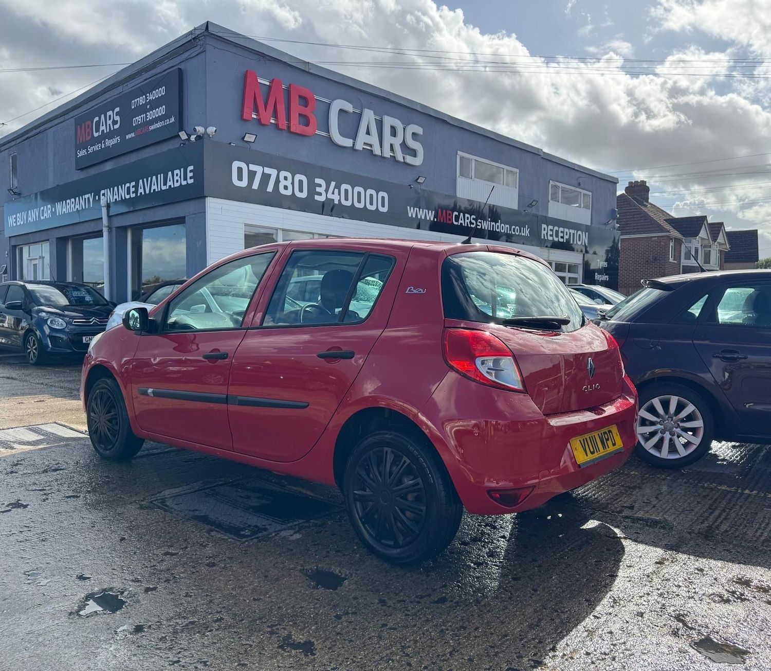 Used Renault Clio 2011 for sale - 76989093: Photo 2