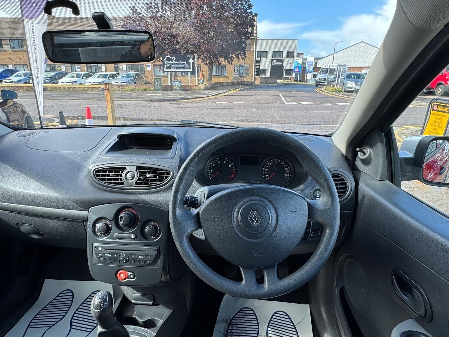 Used Renault Clio 2011 for sale - 76989093: Photo 8