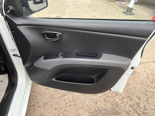 Used Hyundai i10 2012 for sale - 76094876: Photo 20
